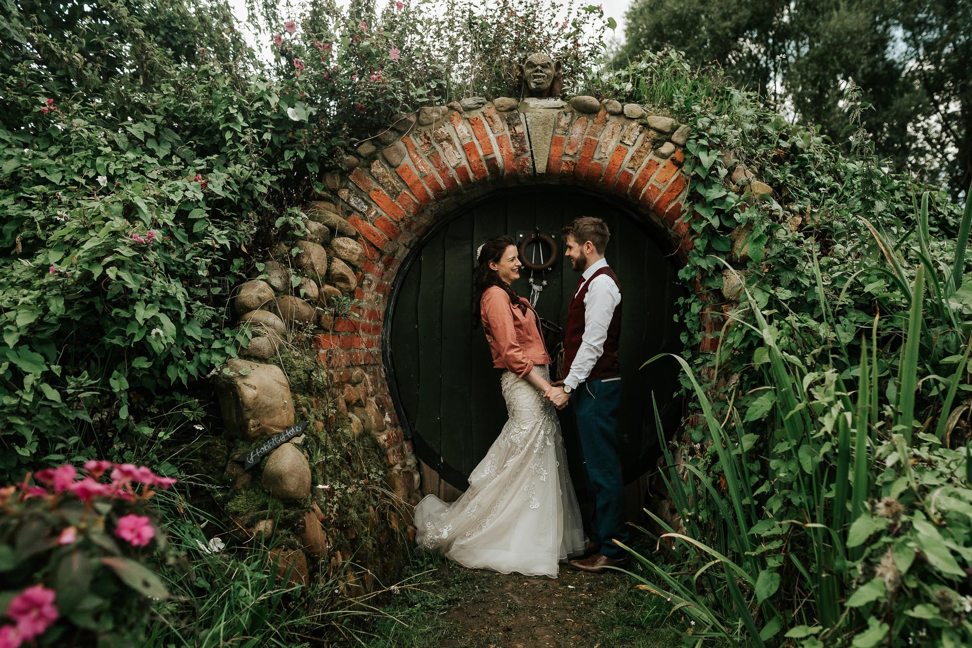 couple in front of leafy hobbit hole skipbridge